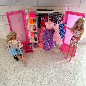 Barbie Fashion Dolls Closet with Dresses Playset with Accessories